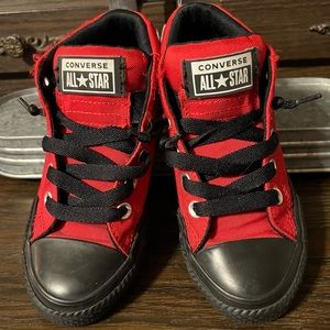 Converse All Stars Chuck Taylor’s Size: 13Y